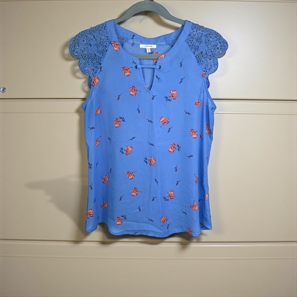 Elegant Periwinkle Floral Lace Sleeve Women's Top - Picture 1 of 3